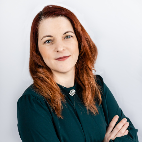 https://anthelos.com/wp-content/uploads/2025/05/Fekete-Bea_m.jpg